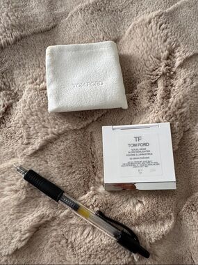 Tom Ford Glow Highlighter — White & Silver